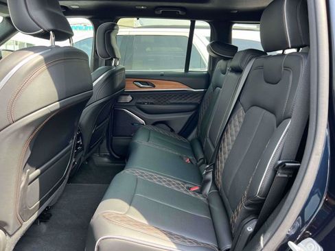 Certified 2022 Jeep Grand Cherokee Summit AWD/4WD image 11