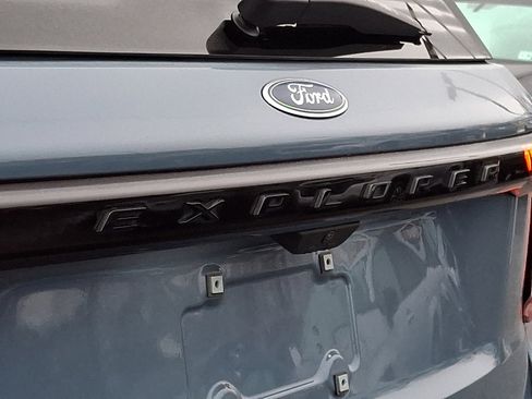 Used 2025 Ford Explorer ST image 30