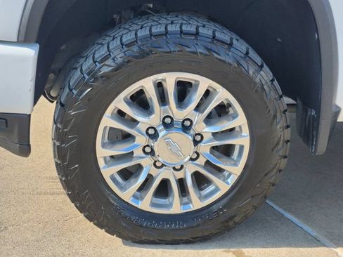 Used 2020 Chevrolet Silverado 2500 High Country w/ Z71 Off-Road Package AWD/4WD image 17