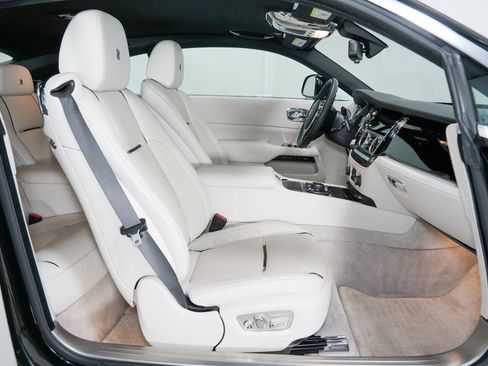 Used 2017 Rolls-Royce Wraith image 12