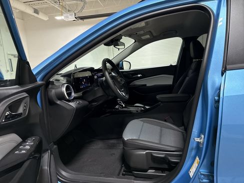 New 2026 Chevrolet Trax LT w/ LT Convenience Package FWD image 19