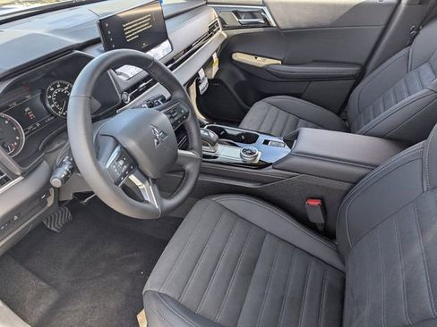 New 2026 Mitsubishi Outlander SE image 11