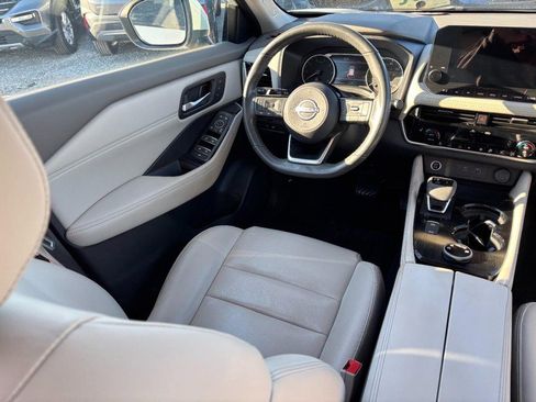 Used 2023 Nissan Rogue SL w/ SL Premium Package image 13