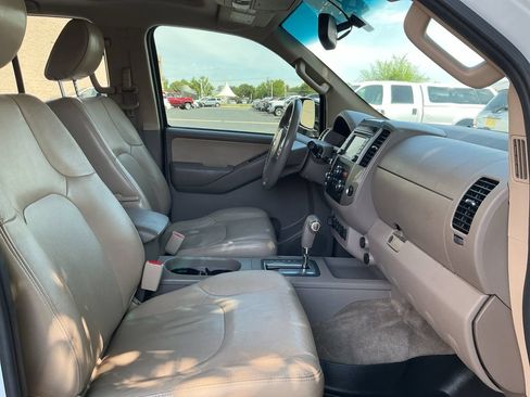 Used 2013 Nissan Frontier SL w/ Moonroof Pkg AWD/4WD image 26