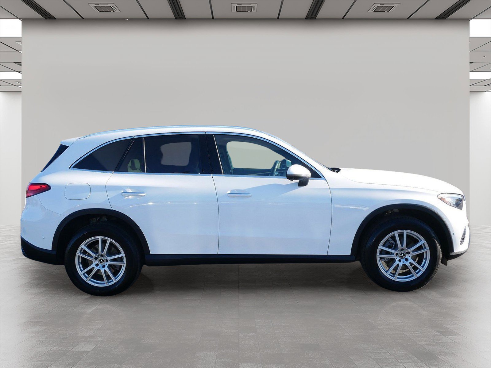 Used 2025 Mercedes-Benz GLC 300 4MATIC image 7