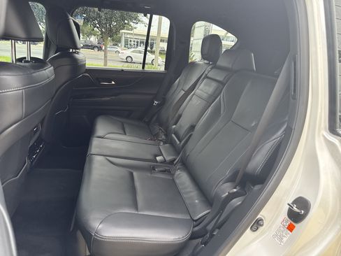 Used 2025 Lexus LX 600 4WD w/ Luxury Package image 15