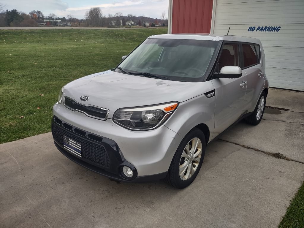 Used 2016 Kia Soul + FWD image 1