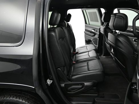 Used 2024 Jeep Wagoneer Series II w/ Flexible Seating Group RWD image 8