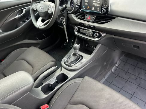 Used 2018 Hyundai Elantra GT image 16