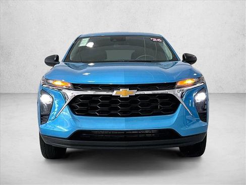 Used 2025 Chevrolet Trax LS FWD image 3