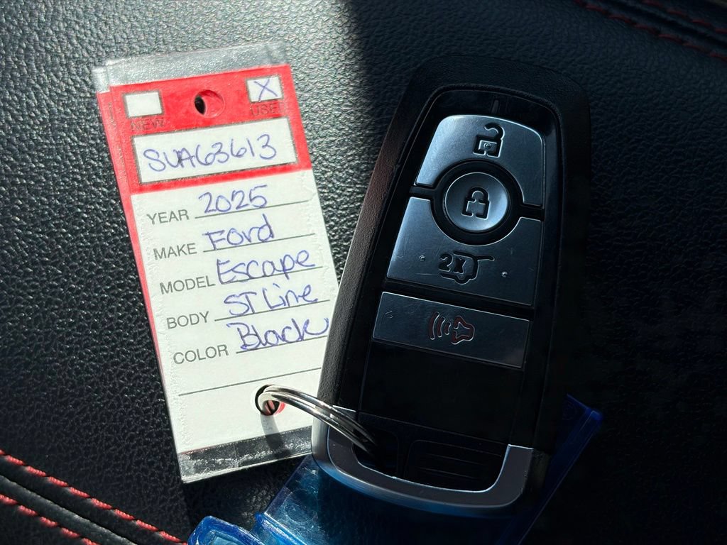 Used 2025 Ford Escape ST-Line AWD/4WD image 36