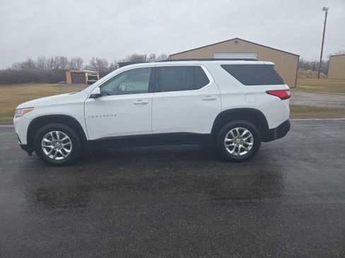 Used 2020 Chevrolet Traverse LT image 3