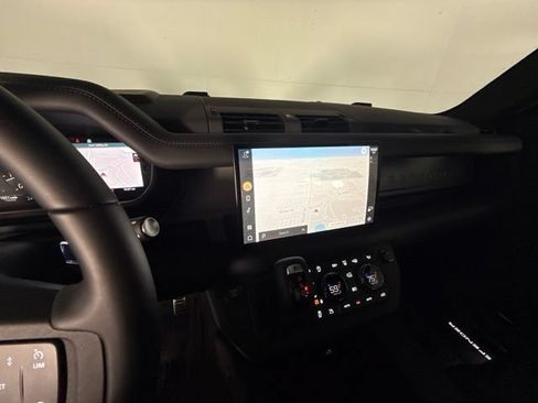 Used 2025 Land Rover Defender 110 AWD/4WD image 27