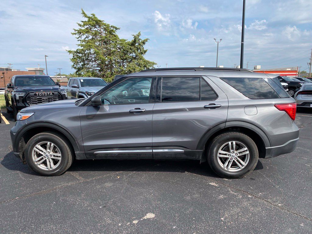 Used 2021 Ford Explorer XLT w/ Equipment Group 202A AWD/4WD image 5