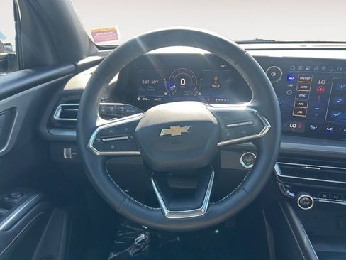 Certified 2025 Chevrolet Traverse LT w/ Sun and Wheel Package image 8