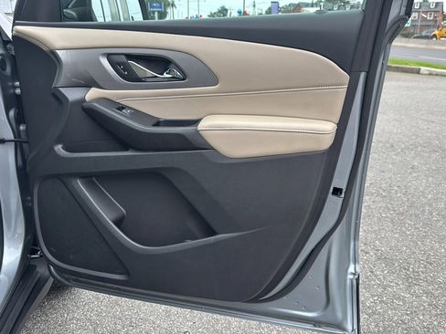 Used 2023 Chevrolet Traverse LS image 18