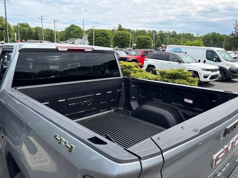 Used 2025 GMC Sierra 1500 SLT AWD/4WD image 17
