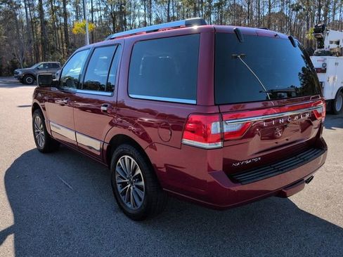 Used 2017 Lincoln Navigator Select image 6