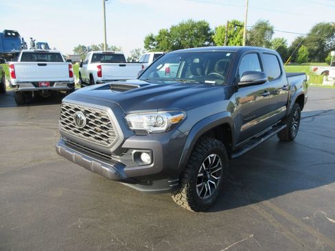 Used 2020 Toyota Tacoma TRD Sport AWD/4WD image 13