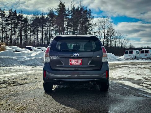 Used 2016 Toyota Prius V Two image 4