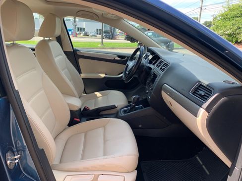 Used 2017 Volkswagen Jetta SE FWD image 36
