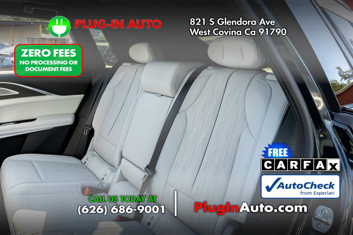 Used 2024 Cadillac Lyriq Luxury w/ LPO, Floor Liner Package RWD image 10