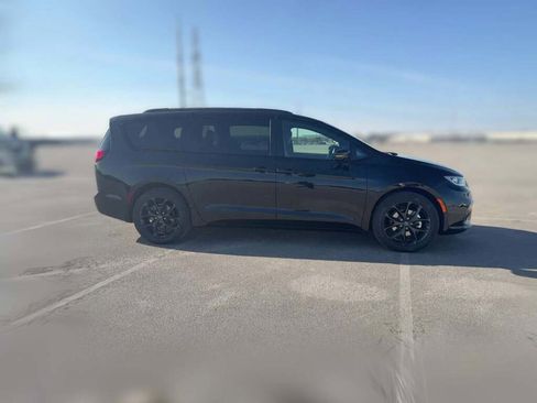 New 2026 Chrysler Pacifica Select image 14