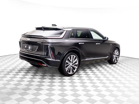 Certified 2025 Cadillac Lyriq Luxury w/ LPO, Floor Liner Package image 9