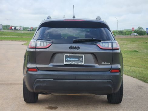 Used 2019 Jeep Cherokee Latitude Plus FWD image 8