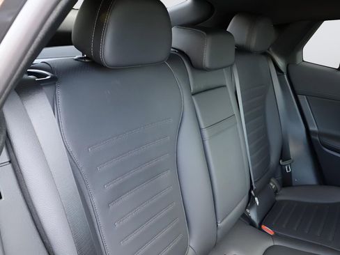 Used 2025 Mercedes-Benz GLC 300 4MATIC image 15