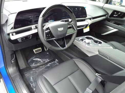 New 2025 Cadillac Optiq Luxury 1 image 3
