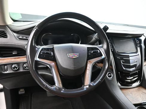 Used 2019 Cadillac Escalade ESV Luxury AWD/4WD image 15
