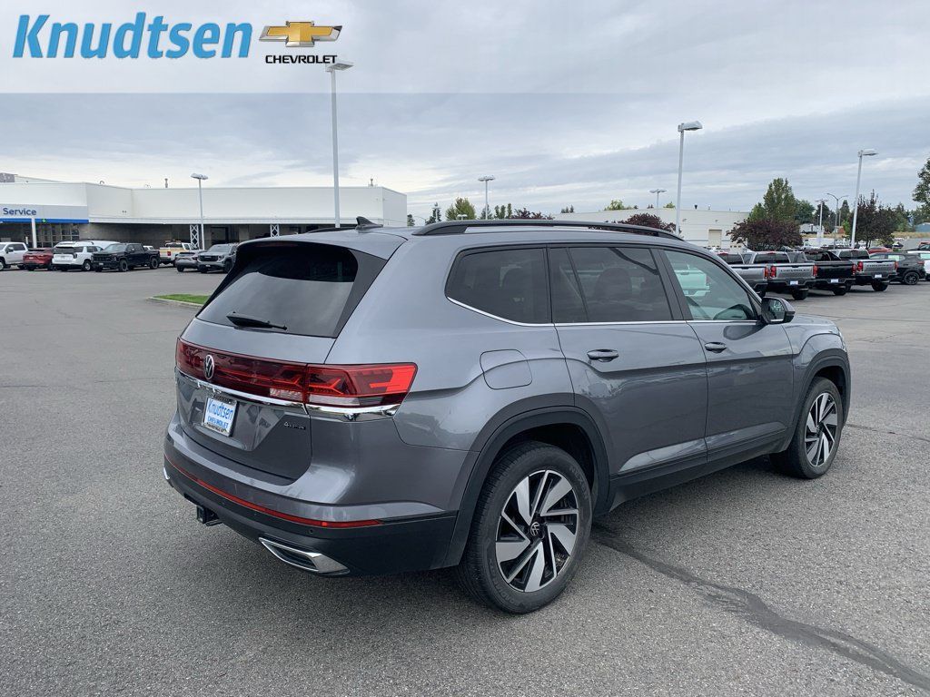 Used 2025 Volkswagen Atlas SE AWD/4WD image 7