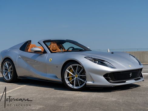 Used 2022 Ferrari 812 GTS image 8