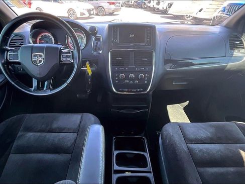 Used 2017 Dodge Grand Caravan SE FWD image 12
