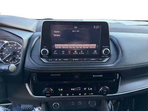 Used 2023 Nissan Rogue SV image 14