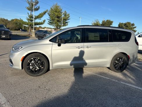 New 2026 Chrysler Pacifica Select image 17