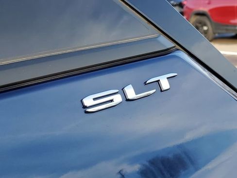 Used 2023 GMC Terrain SLT image 38