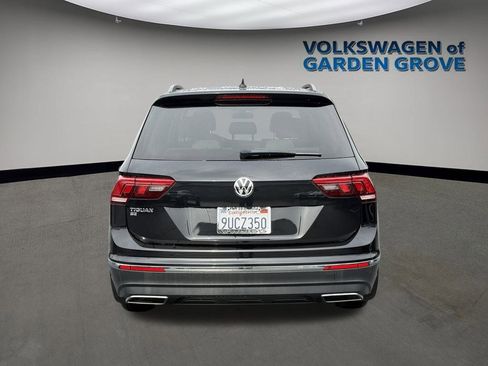 Used 2020 Volkswagen Tiguan SE w/ Panoramic Sunroof Package image 6