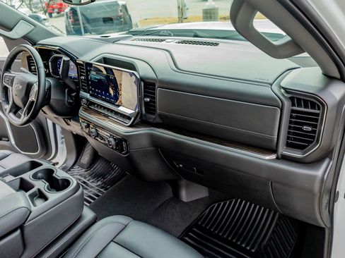 Used 2025 Chevrolet Silverado 2500 LT w/ Trail Boss Package image 16