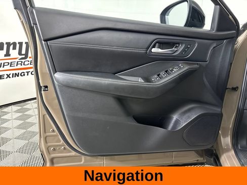 Used 2025 Nissan Rogue SL w/ Tech Package FWD image 11