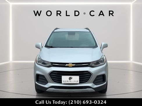 Used 2020 Chevrolet Trax LT AWD/4WD image 2