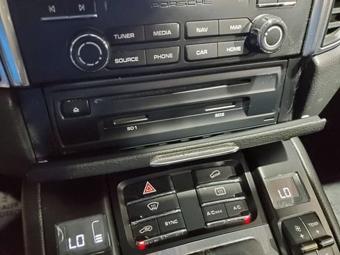 Used 2018 Porsche Macan AWD/4WD image 30