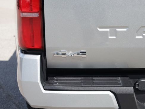 Used 2024 Toyota Tacoma SR5 AWD/4WD image 23