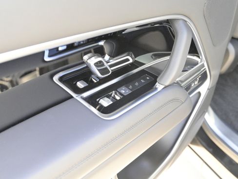 Used 2024 Land Rover Range Rover SE image 37