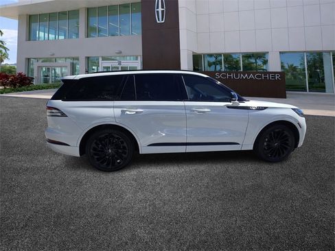 Used 2025 Lincoln Aviator Reserve w/ Luxury Package image 8