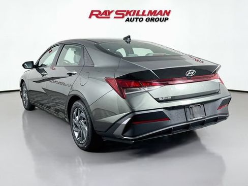 Used 2024 Hyundai Elantra SEL FWD image 5