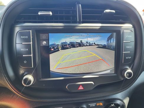 Used 2025 Kia Soul LX FWD image 17