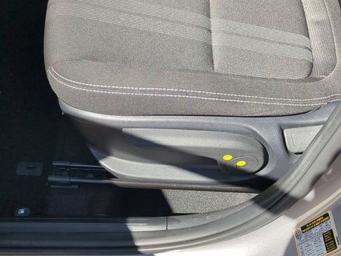 Used 2025 Hyundai Venue SEL FWD image 34