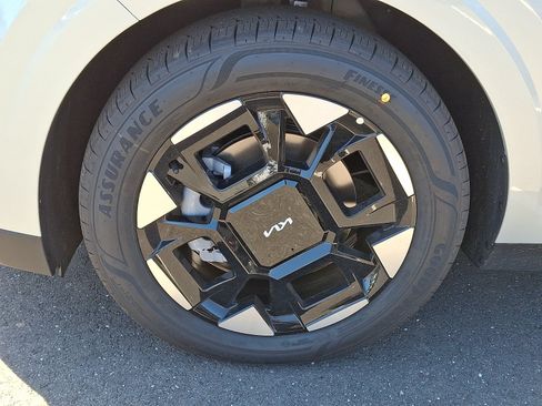New 2026 Kia Carnival EX FWD image 4